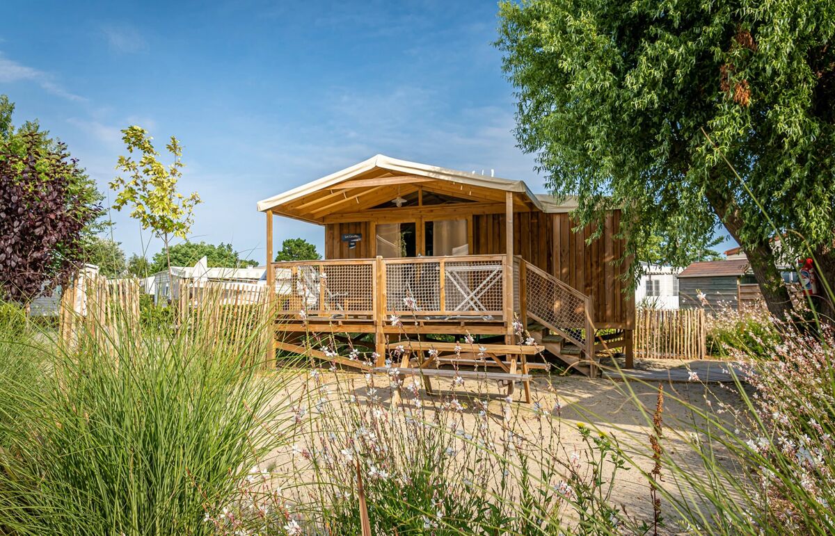 16-camping-la-guichardi-re-h-bergement